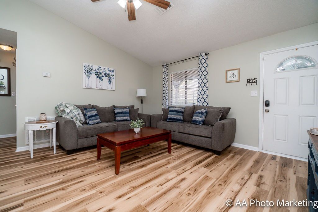 AMAZING for Large Groups or Crews- 7 beds/ 4 bedrooms