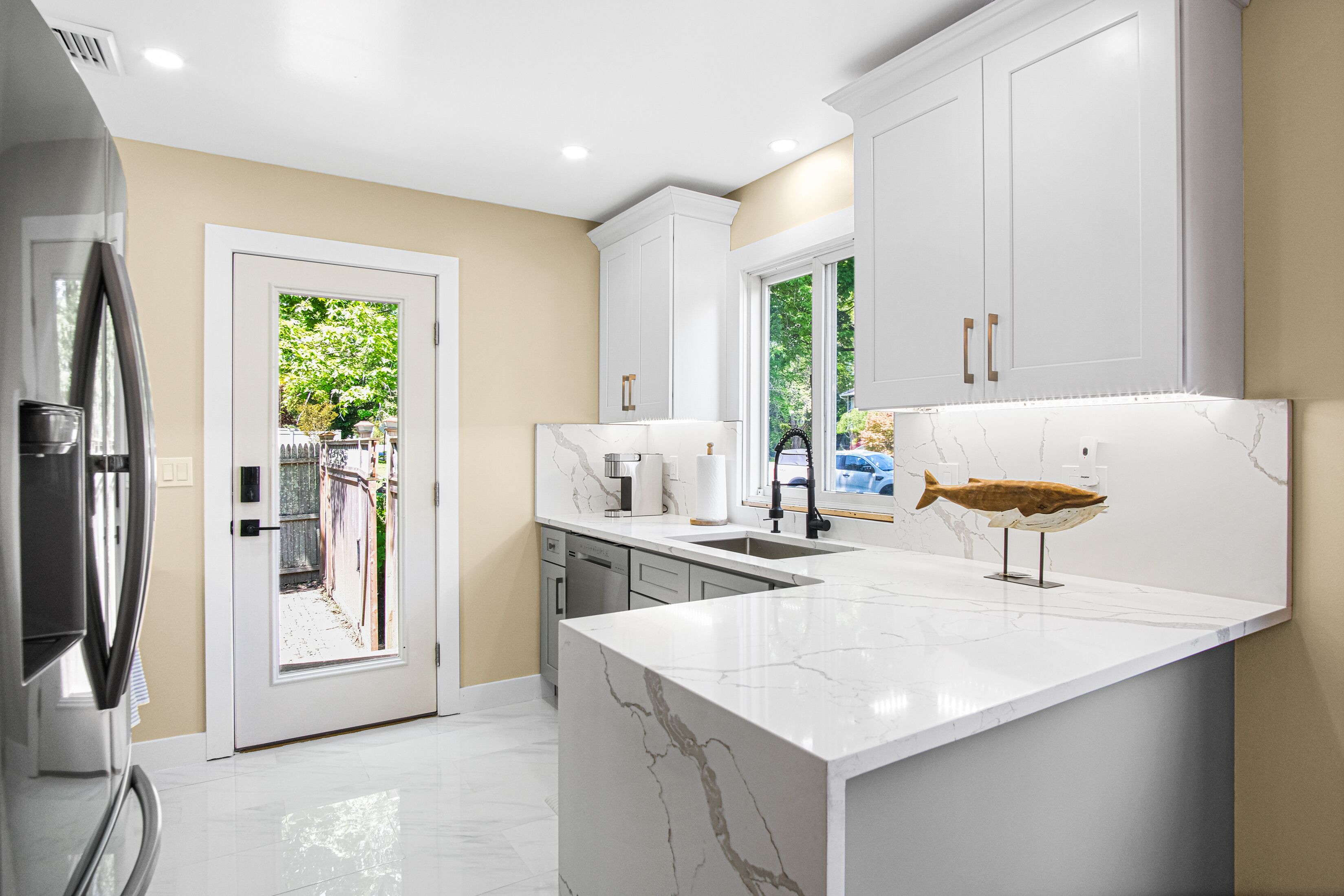 Private Pool, Close to Beaches, Shops, Restaurants, bars, and markets 