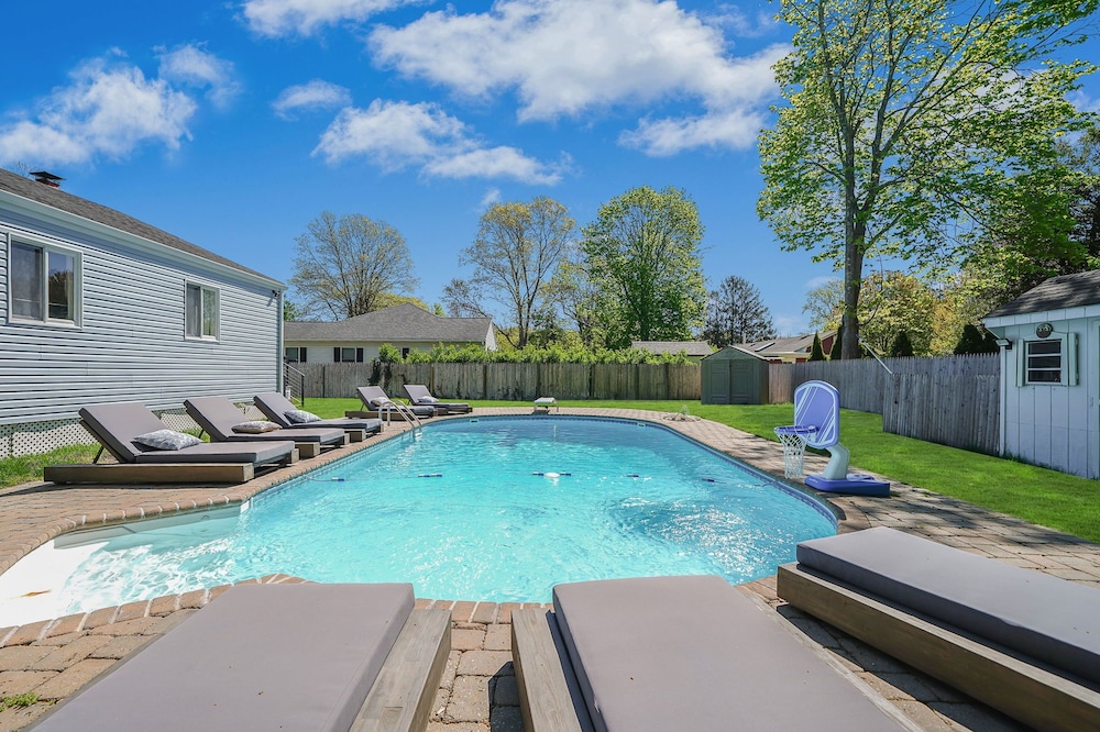 Private Pool, Close to Beaches, Shops, Restaurants, bars, and markets