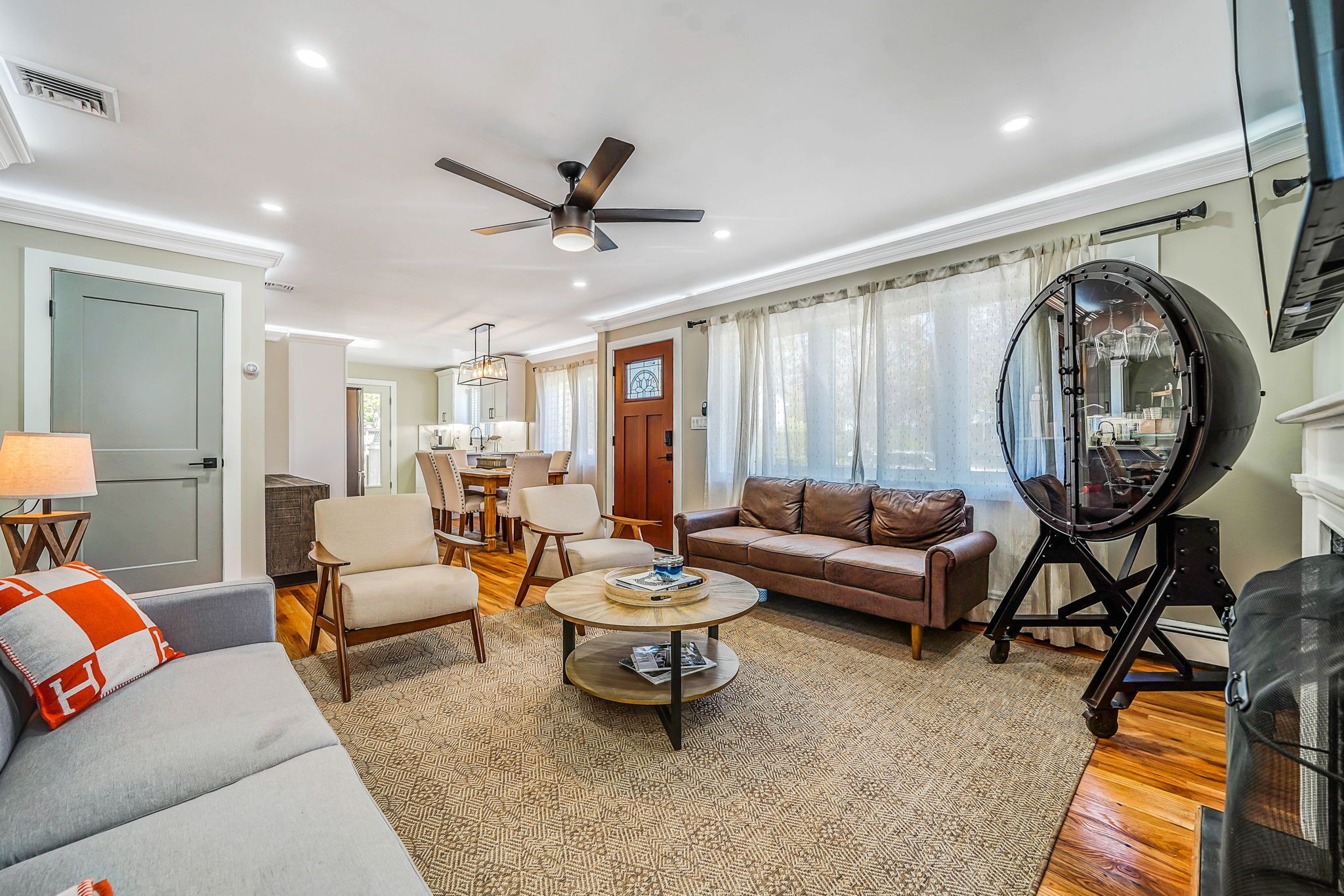 Private Pool, Close to Beaches, Shops, Restaurants, bars, and markets 