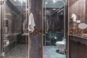 Bathtub, free toiletries, hair dryer, bathrobes
