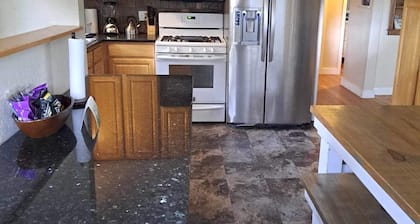Cowley Cozy Cottage 3 Bed/ 2 Bath
