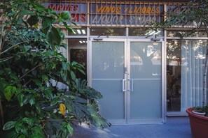 تفاصيل الفندق من الخارج