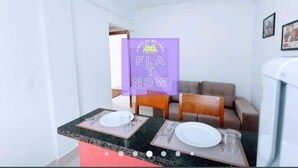 Comfort Studio Suite | Private kitchen | Fridge, microwave, stovetop, blender - Flat Now By FUF (Goiânia)