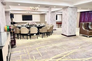Bar (on property) - International Hotel (Hegang)