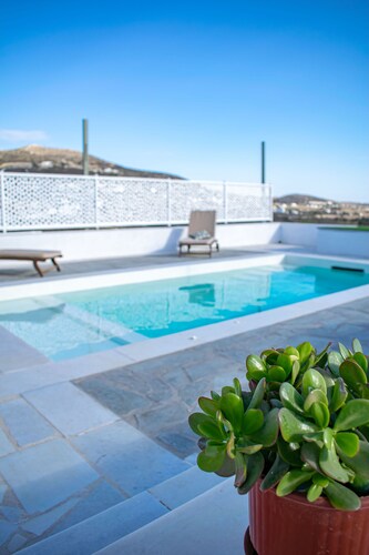 Villa for 6 guests with private pool! In Agia Irini - walking distance to beach!