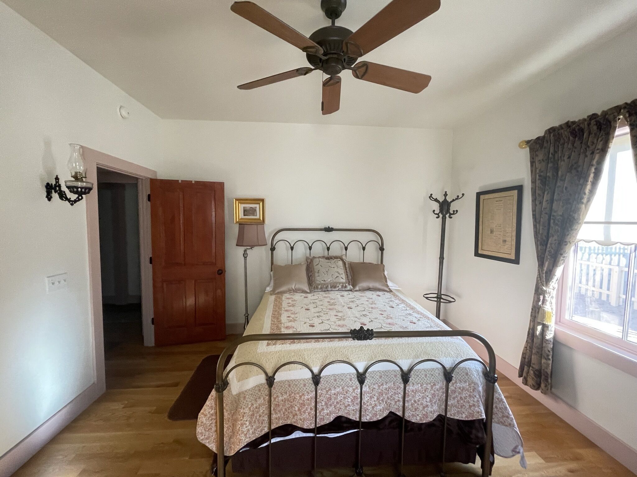 The Wyatt Earp House - 1 block from OK Corral