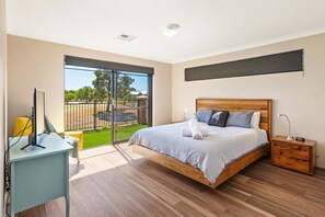 4 bedrooms - The Links - fairway views, walk to town, air-con (Dunsborough)