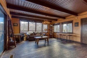 TV, fireplace - Majestic 4BR Lodge!  HOT TUB  MOUNTAIN VIEWS!! (Gatlinburg)