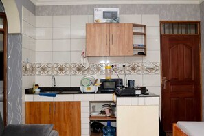 Private kitchen - Stay.Plus Bamburi Business Apartments (Mombasa)