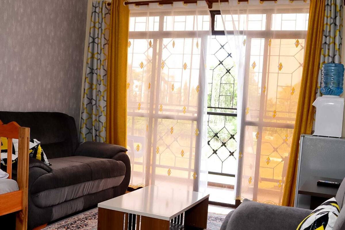 Apartamento familiar | Zona de estar | Smart TV de 20 pulgadas con canales digitales, una televisión