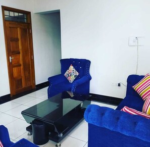 Living area - Stay.Plus Bamburi Business Apartments (Mombasa)