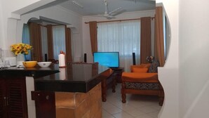 Business Apartment | Private kitchen | Fridge, microwave, cookware/dishes/utensils, dining tables