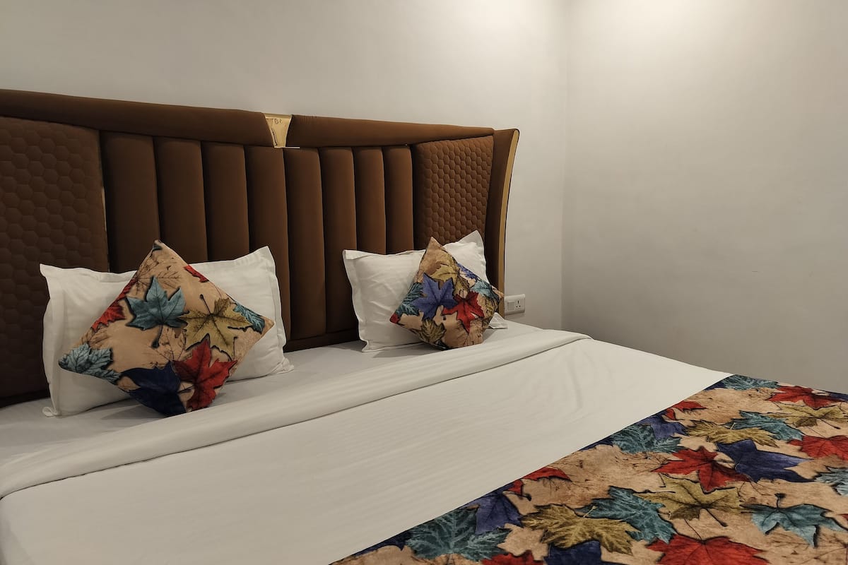 Standard Room | Iron/ironing board, free WiFi, bed sheets