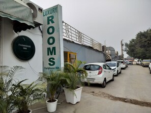 Front of property - Farmhouse Inn (New Delhi)