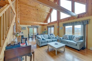 Fernseher, Kamin, Tischfußball, Tischtennisplatte