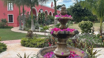 Vista frontal de la propiedad