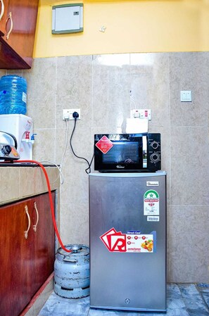Deluxe Apartment | Private kitchen | Fridge, microwave, cookware/dishes/utensils - Stay.Plus TRM Business Apartments (Nairobi)