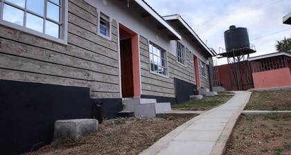 Stay.Plus Ebony Mara House