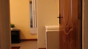 Business House | 1 bedroom, iron/ironing board, free WiFi, bed sheets