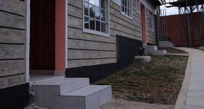 Stay.Plus Ebony Mara House