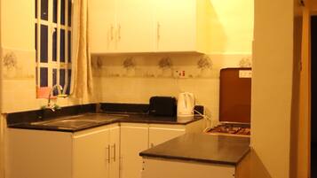 Comfort House | Private kitchen | Fridge, microwave, cookware/dishes/utensils, dining tables