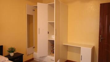 Business House | 1 bilik tidur, seterika/papan seterika, Wi-fi percuma, cadar katil