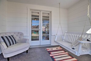 Terrace/patio - Vintage Bishop House in Downtown w/ Porch Swing! (Bishop)