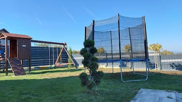 Children’s play area – outdoor