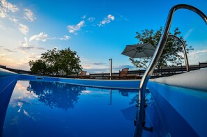 Cottage (Four Bedroom Holiday Home with swimmi) | Kolam renang