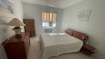 2 slaapkamers, een bureau, wifi