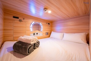 In-room safe, iron/ironing board, free WiFi, bed sheets - JPOD Capsule Hotel (Kota Kinabalu)