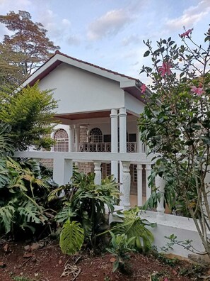 Front of property - Stay.Plus karen Party House (Nairobi)