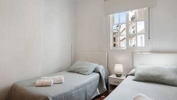 2 slaapkamers, een strijkplank/strijkijzer, gratis wifi, beddengoed