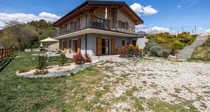Apartment Bocca Nevese Pino with Lake View, Garden & Wi-Fi