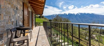 Apartment Bocca Nevese Pino with Lake View, Garden & Wi-Fi