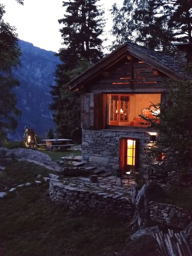 Chalet 'Atmosfera Res Albert' avec vue sur les montagnes, Wi-Fi et jardin