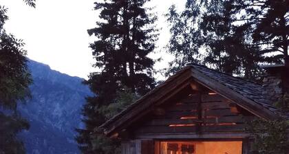 Chalet 'Atmosfera Res Albert' avec vue sur les montagnes, Wi-Fi et jardin