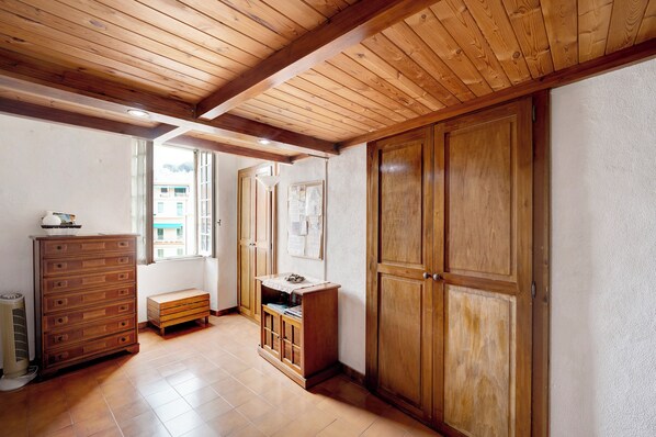 Interior - Apartment 'Il Nido del Geco' with Landmark View & Wi-Fi (Sanremo)