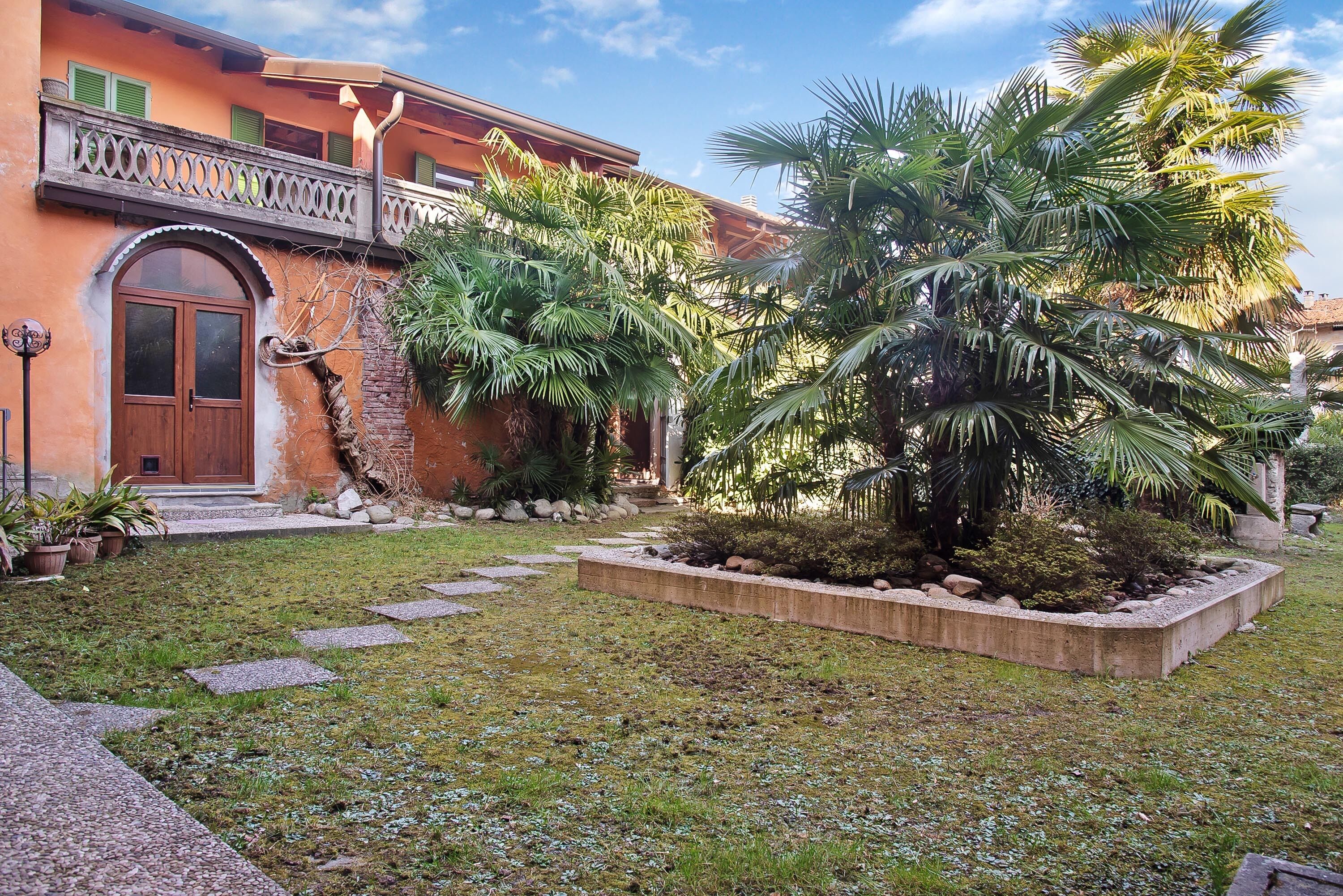 Apartment Casa Andrea e Linda with Garden, Terraces & Wi-Fi