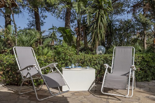 Apartment "Vacanze e Relax Frassino" with Sea View, Garden & Terrace