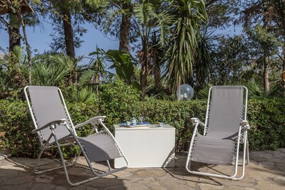 Apartment "Vacanze e Relax Frassino" with Sea View, Garden & Terrace