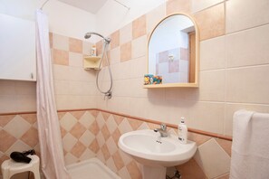 Dusche, Haartrockner, Handtücher