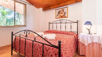 1 bedroom, iron/ironing board, bed sheets