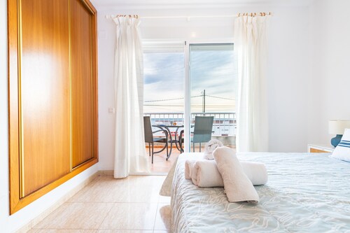 Holiday Home 'Casa Mar' with Sea View, Pool, Garden & Wi-Fi