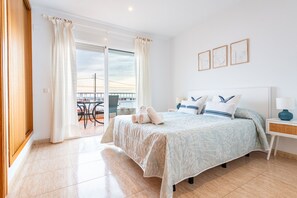 3 chambres, fer et planche à repasser, Wi-Fi gratuit, draps fournis