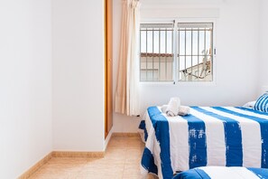 3 dormitorios, tabla de planchar con plancha, wifi gratis y ropa de cama