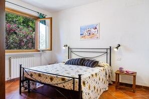 3 bedrooms, free WiFi, bed sheets - Agriturismo 'Fresia Quadrilocale' with Pool, Wi-Fi & Garden (Grosseto)