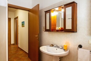 Shower, towels