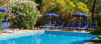 Agriturismo "Bilo Camelia" with Pool, Wi-Fi & Garden